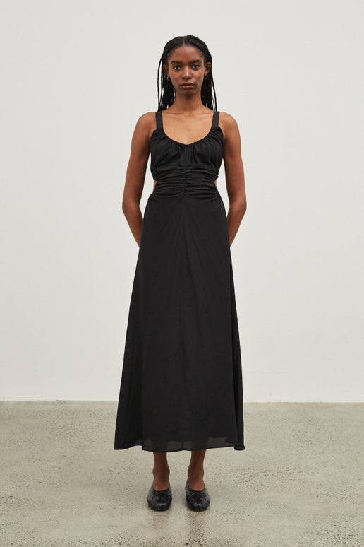 gather-your-thoughts-dress-in-black-maggie-marilyn